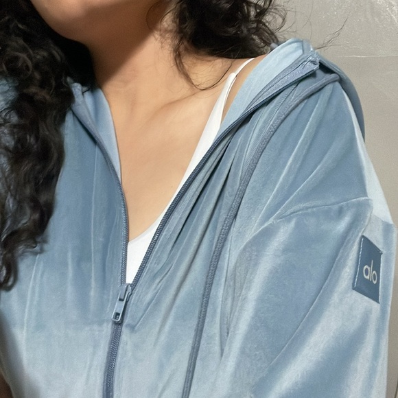 BRAND NEW - Alo Velour Glimmer Zip Up Sweater in Steel Blue - Picture 6 of 8